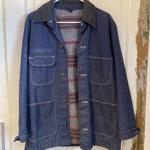 VINTAGE CHORE COAT!!! UNBRANDED, CONTRAST STITCHED DENIM. SZ M
